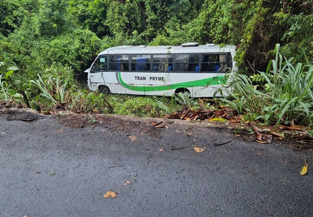 Micro-ônibus da Transpryme fazia a linha entre Fortaleza e Guaramiranga, na região do Maciço de Baturité