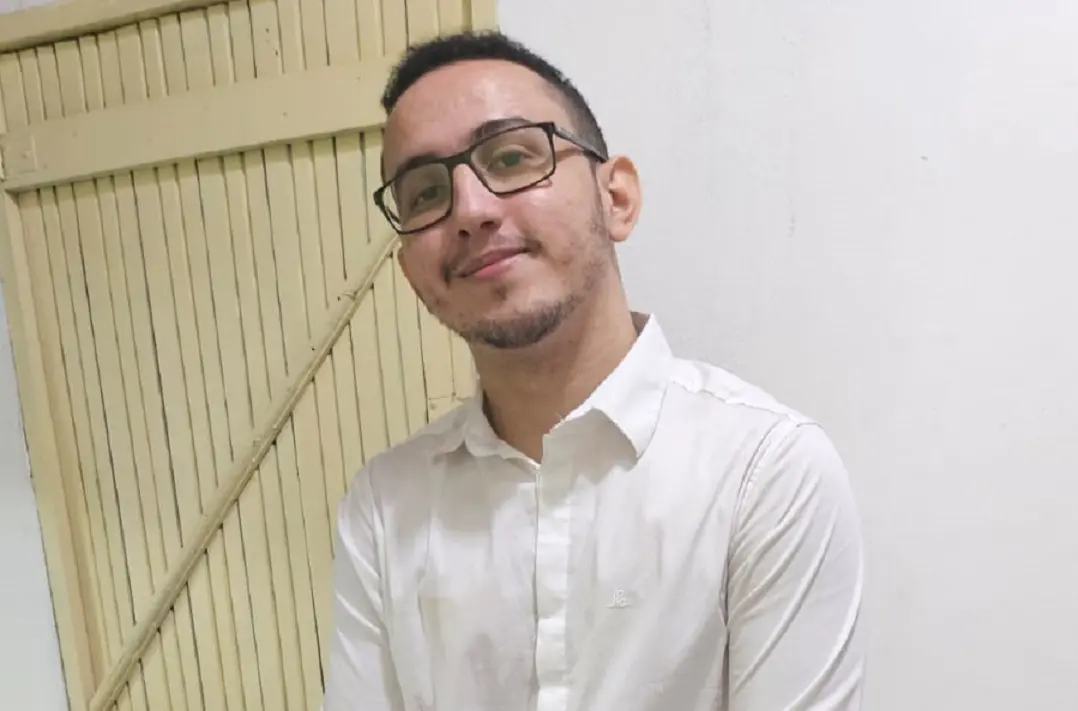 Foto do professor Elivando Rodrigues