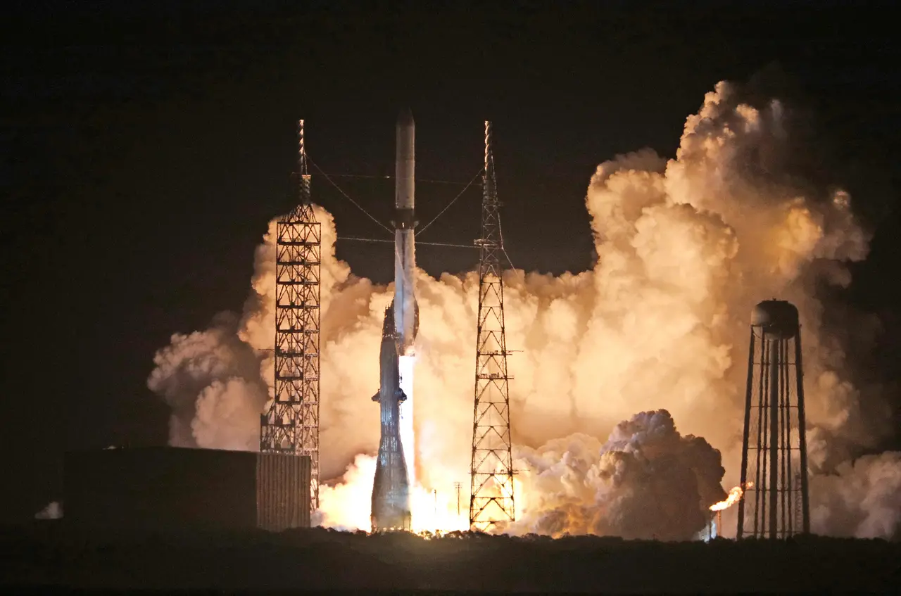 Foguete Blue origin. Blue Origin, empresa do bilionário Jeff Bezos, coloca foguete em órbita pela primeira vez