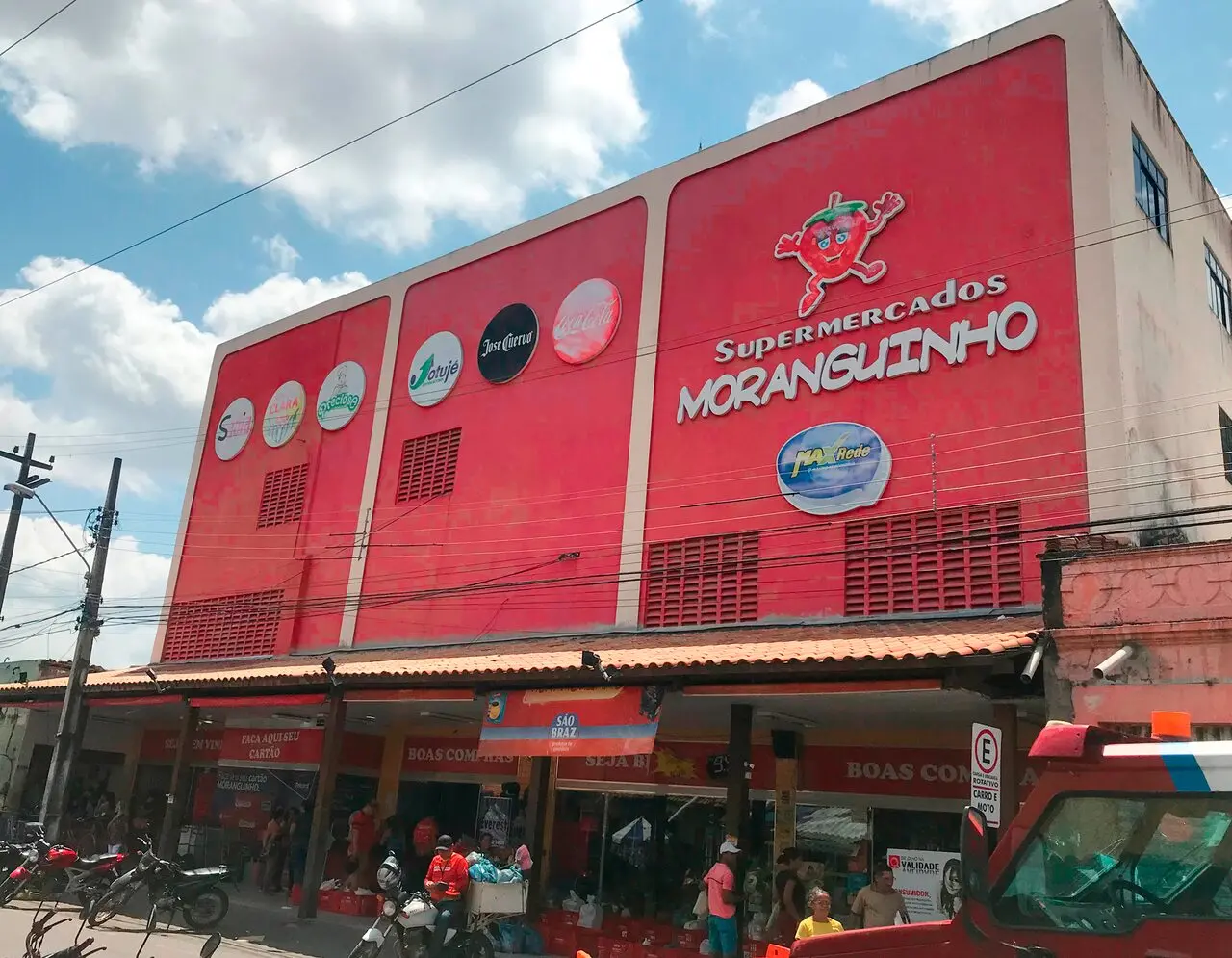 foto da fachada de supermercado Moranguinho