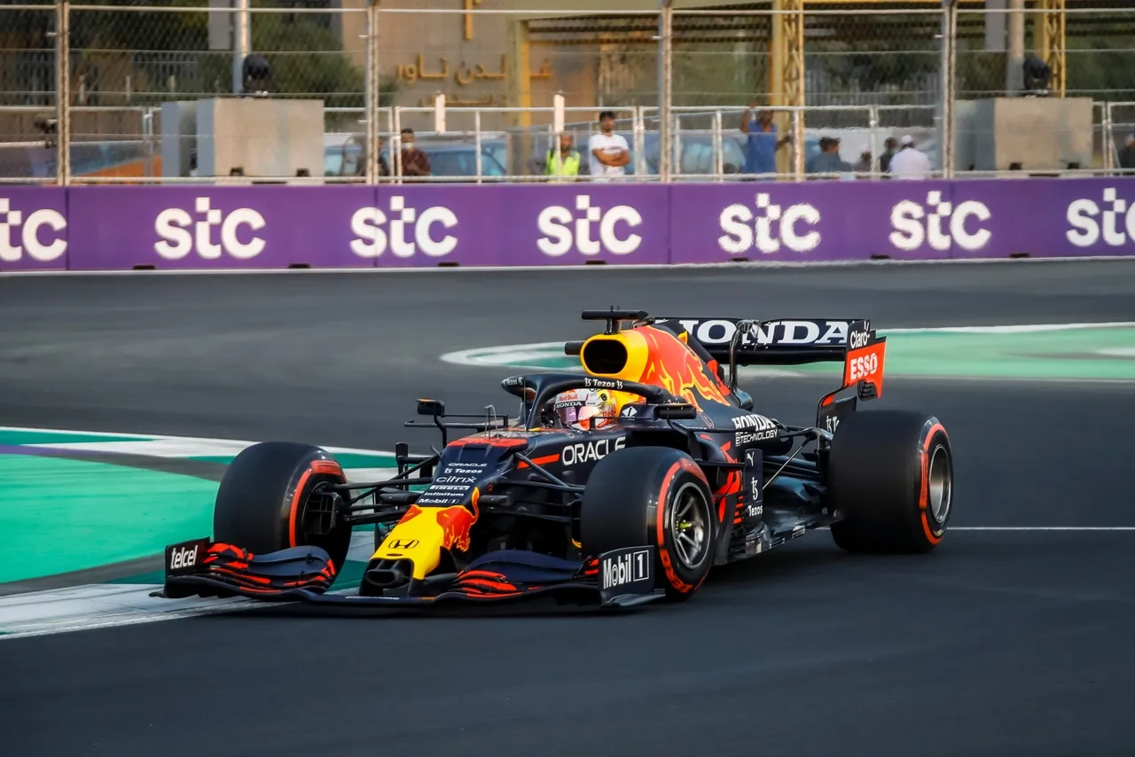 O holandês tem 27 anos e possui contrato com a Red Bull até o fim de 2028.