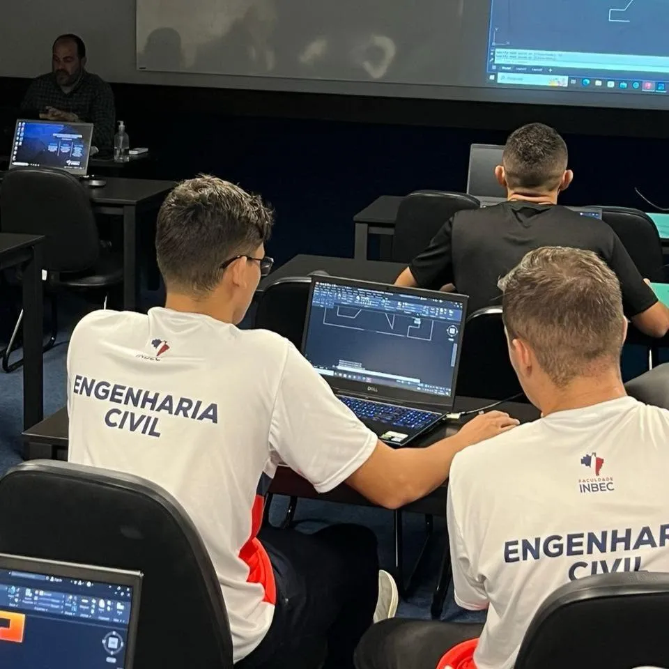 O curso de Engenharia Civil da Inbec conta com quatro anos de duração