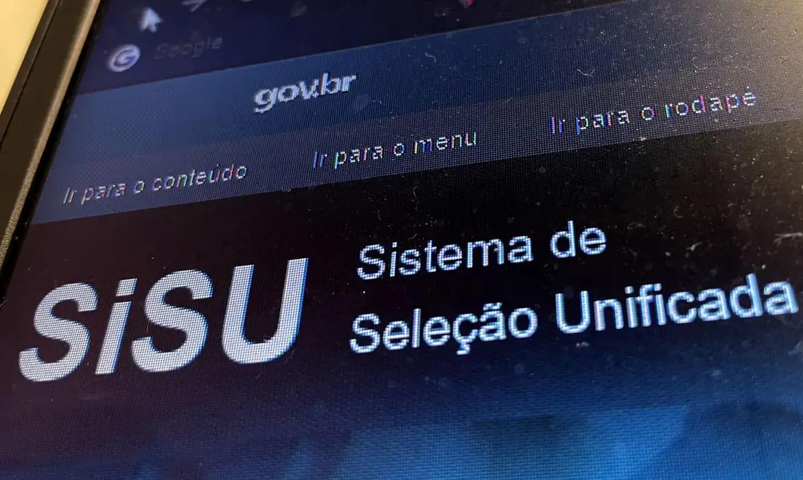 Imagem da tela do site do SiSU, Sistema de Seleção Unificada do governo brasileiro, destacando a interface e informações relevantes.