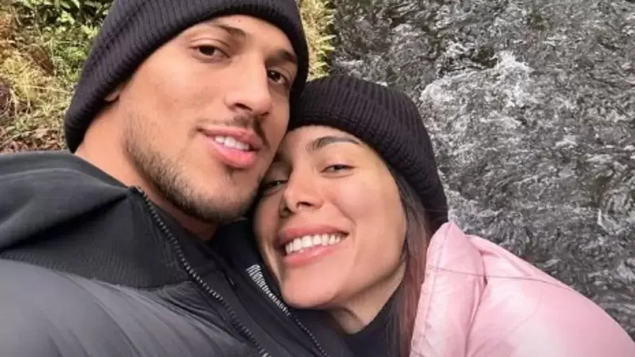 Anitta e Vinícius não se seguem mais no Instagram
