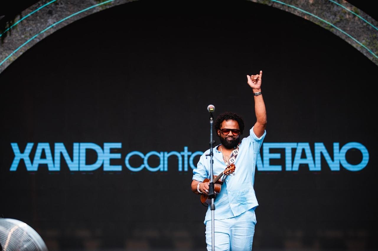 Show 'Xande Canta Caetano' parte do repertório do disco homônimo e expande versões de Xande de Pilares para canções de Caetano Veloso