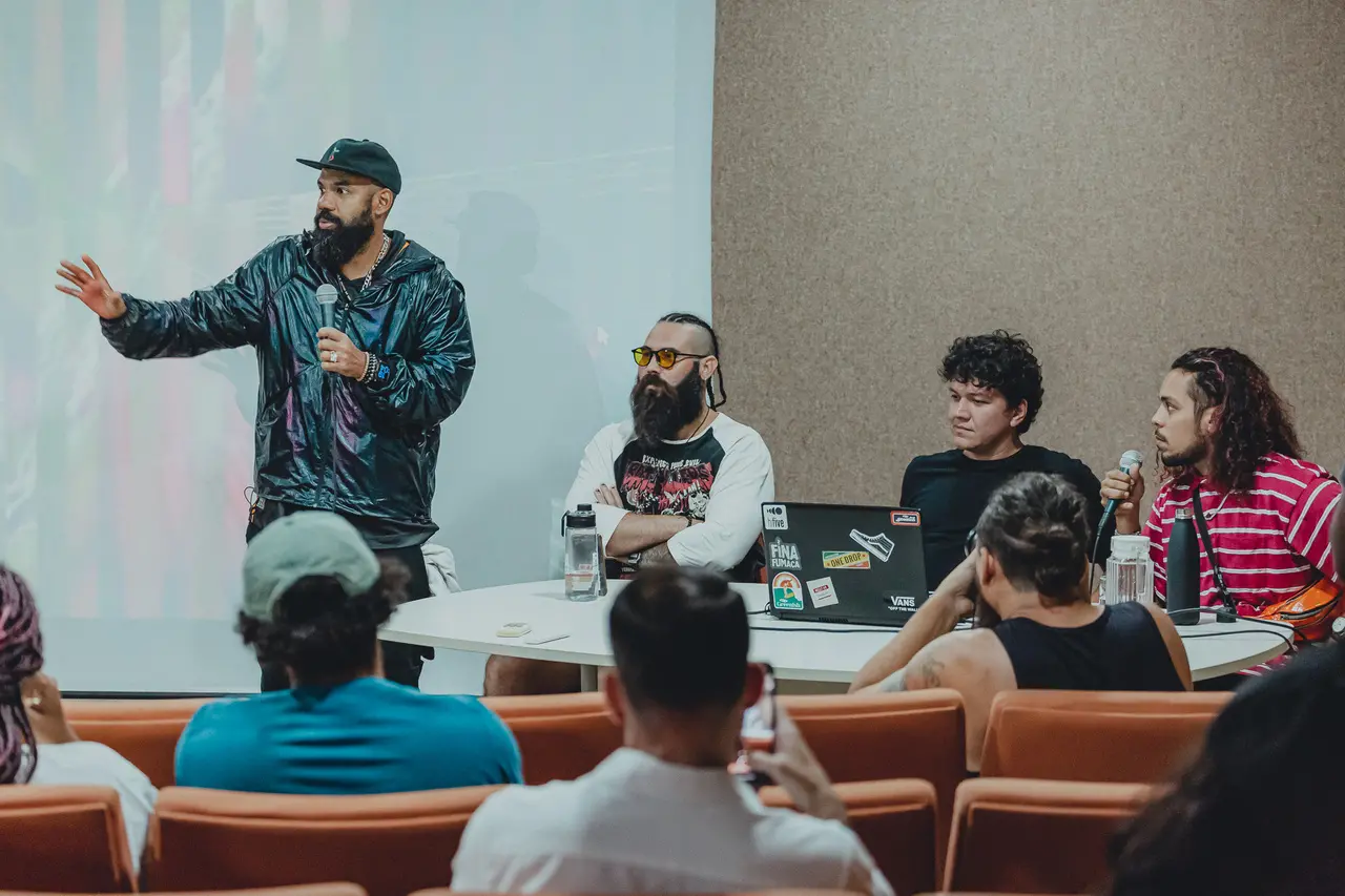 Na última passagem por Fortaleza, Russo participou de atividades junto à banda Pira Coletiva