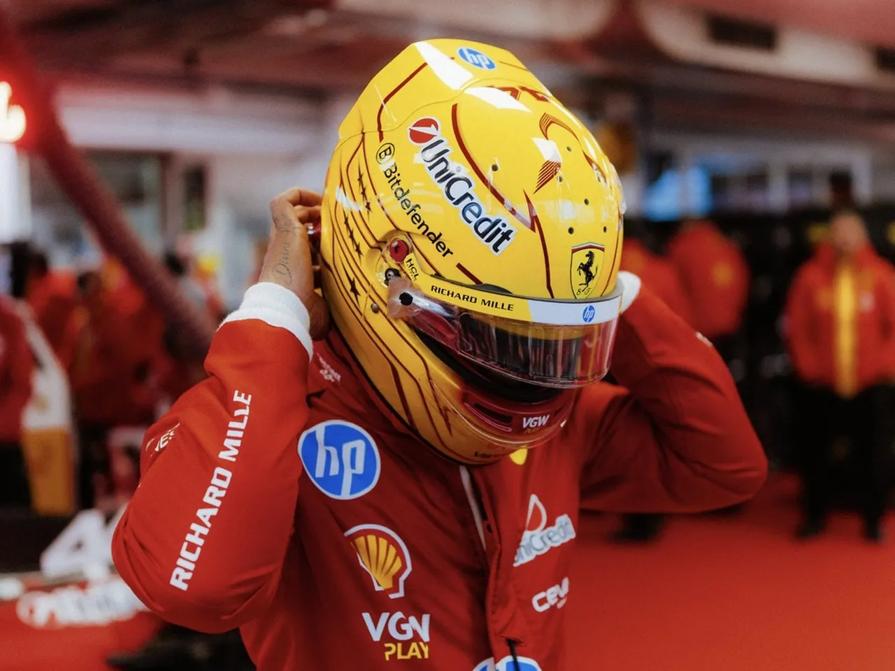 O piloto britânico não escondeu a felicidade com a primeira experiência na Ferrari.