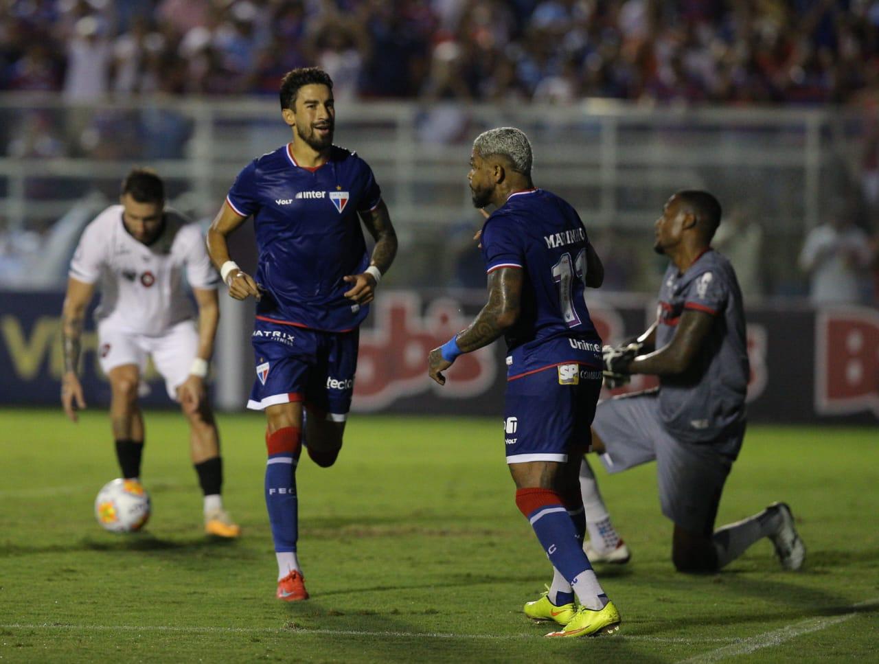 imagem mostra jogadores