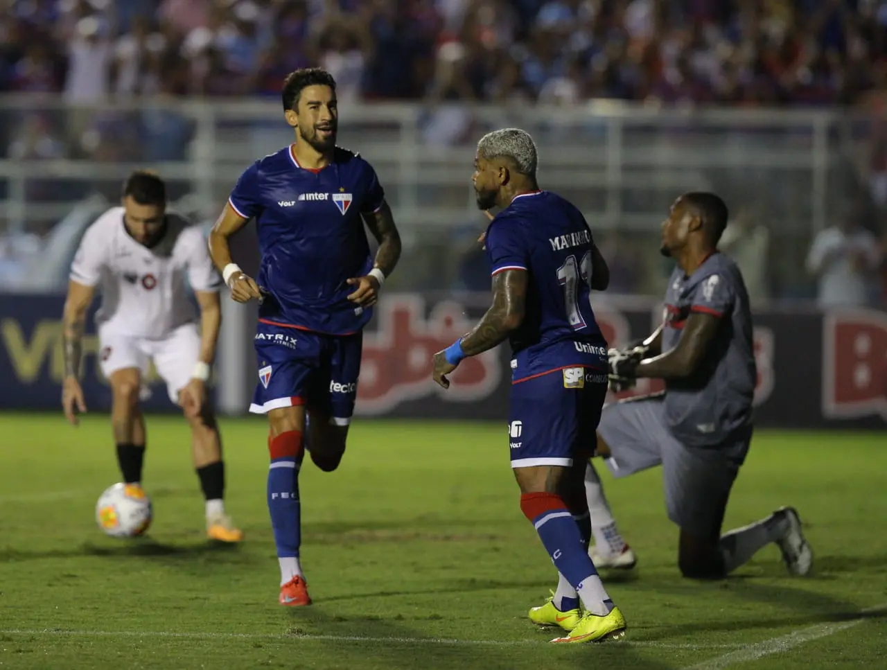 imagem mostra jogadores