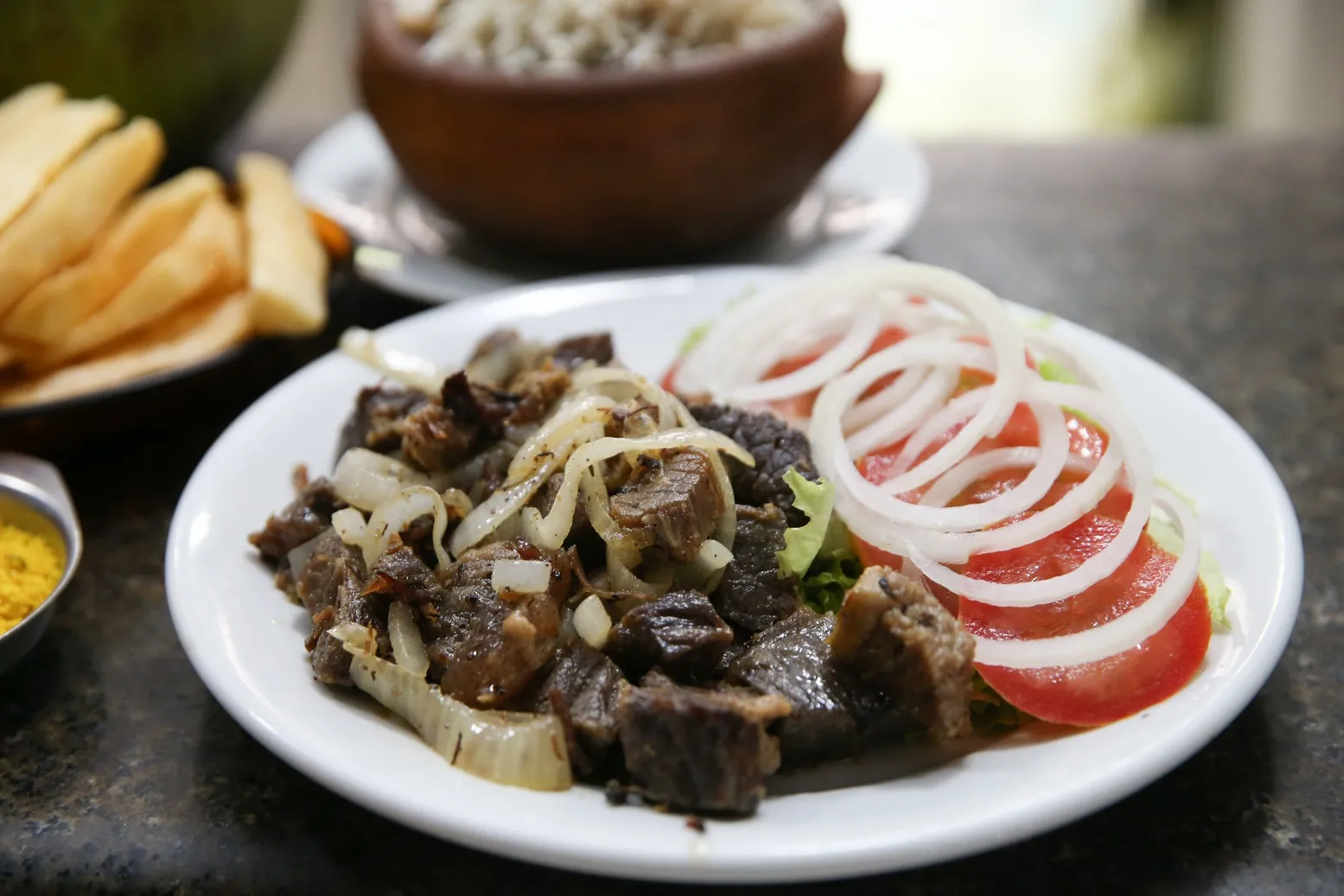 Alimentos como a carne bovina são essenciais na alimentação de pessoas que praticam atividades físicas regularmente