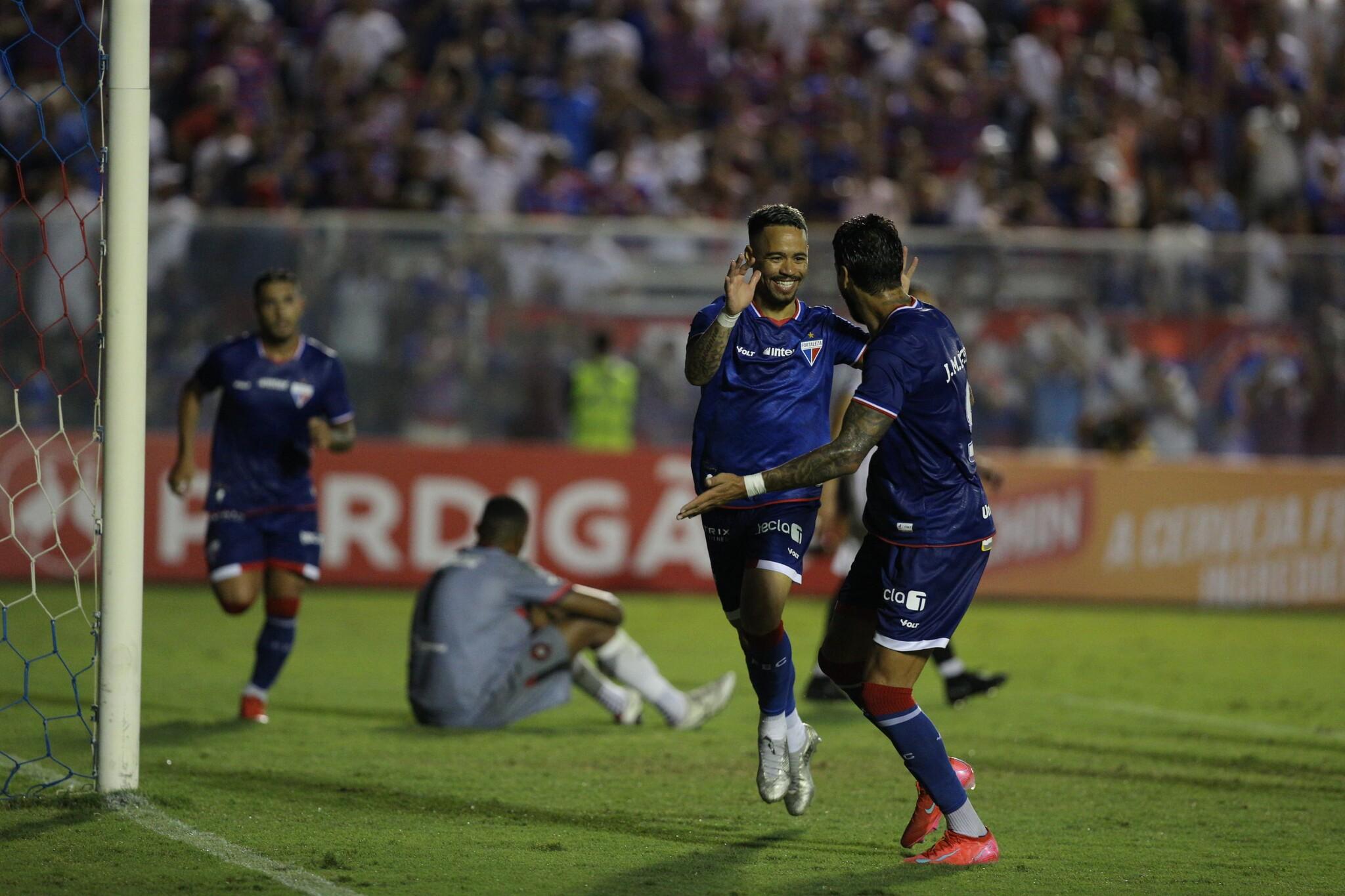 Pikachu comemora gol do Fortaleza