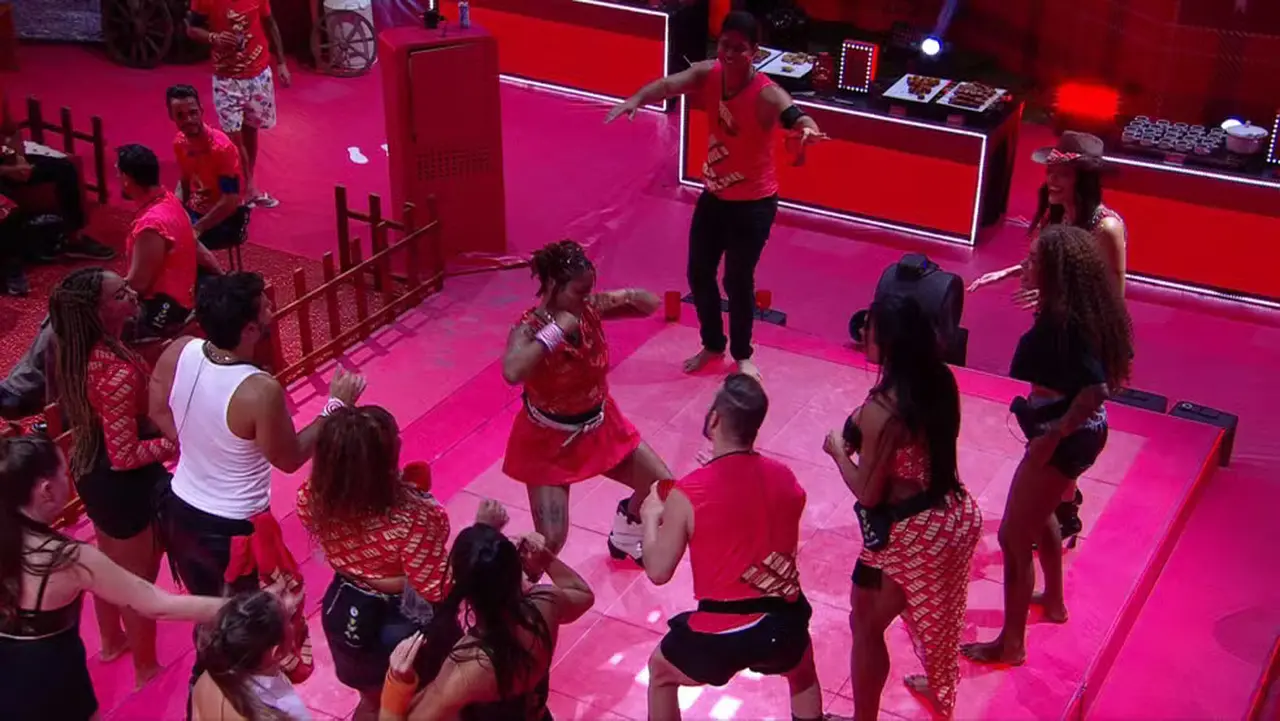 Participantes fizeram uma batalha de dança no estilo hip-hop durante festa