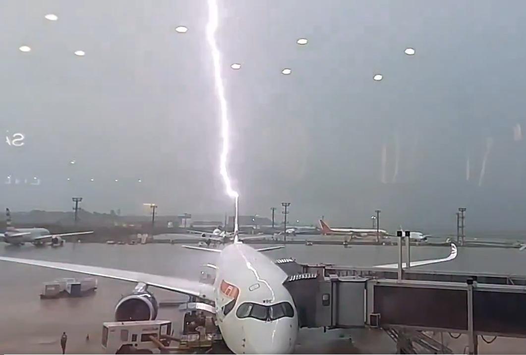 Avião atingido por raio era um Airbus A350-1041 da British Airways