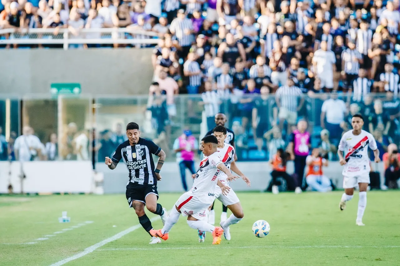 Na etapa final de jogo, o ritmo caiu e o Ceará segurou a vitória