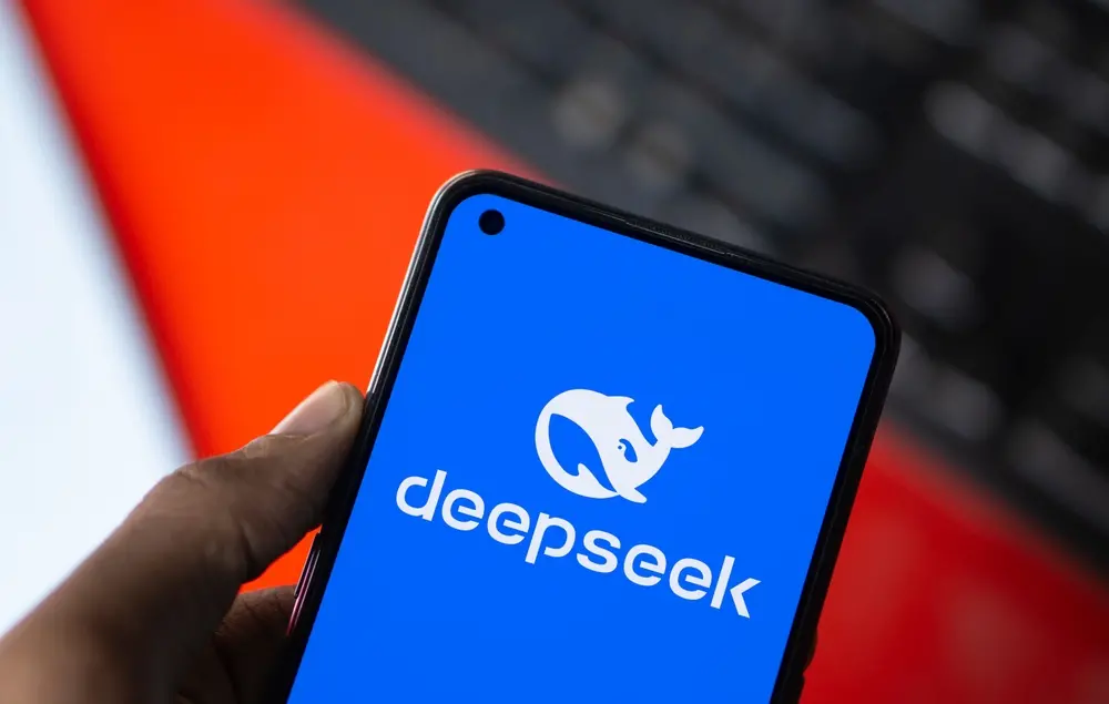 App DeepSeek em celular