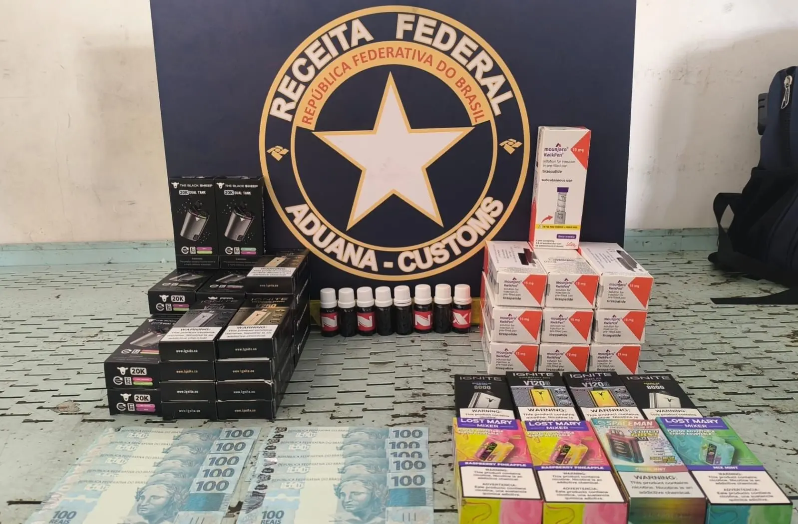 Cães farejadores encontraram produtos ilícitos em encomendas