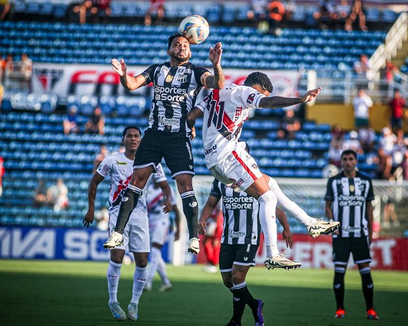 imagem mostra jogadores