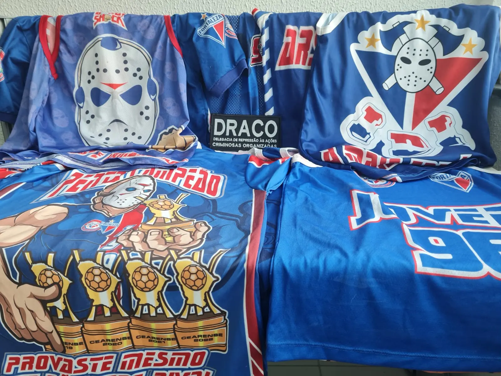 Camisas de torcida organizada do Fortaleza