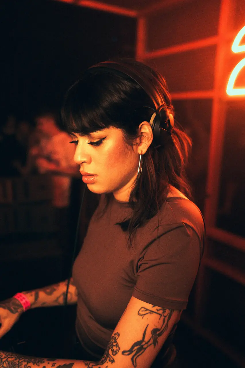 DJ Kysia é uma das co-fundadoras e atual CEO do projeto Dezenove Nove Dois