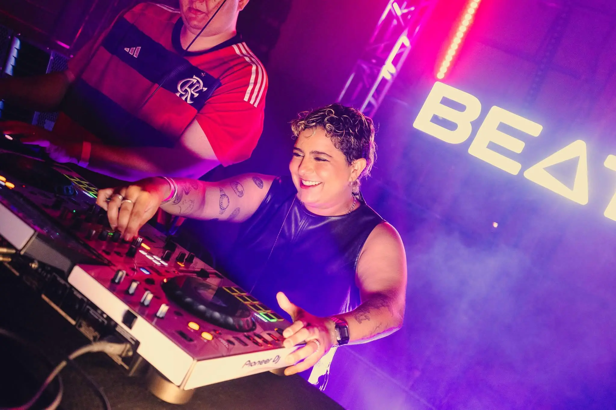 Babita é CEO e DJ residente da Bateu, que já realizou dezenas de festas na cena local