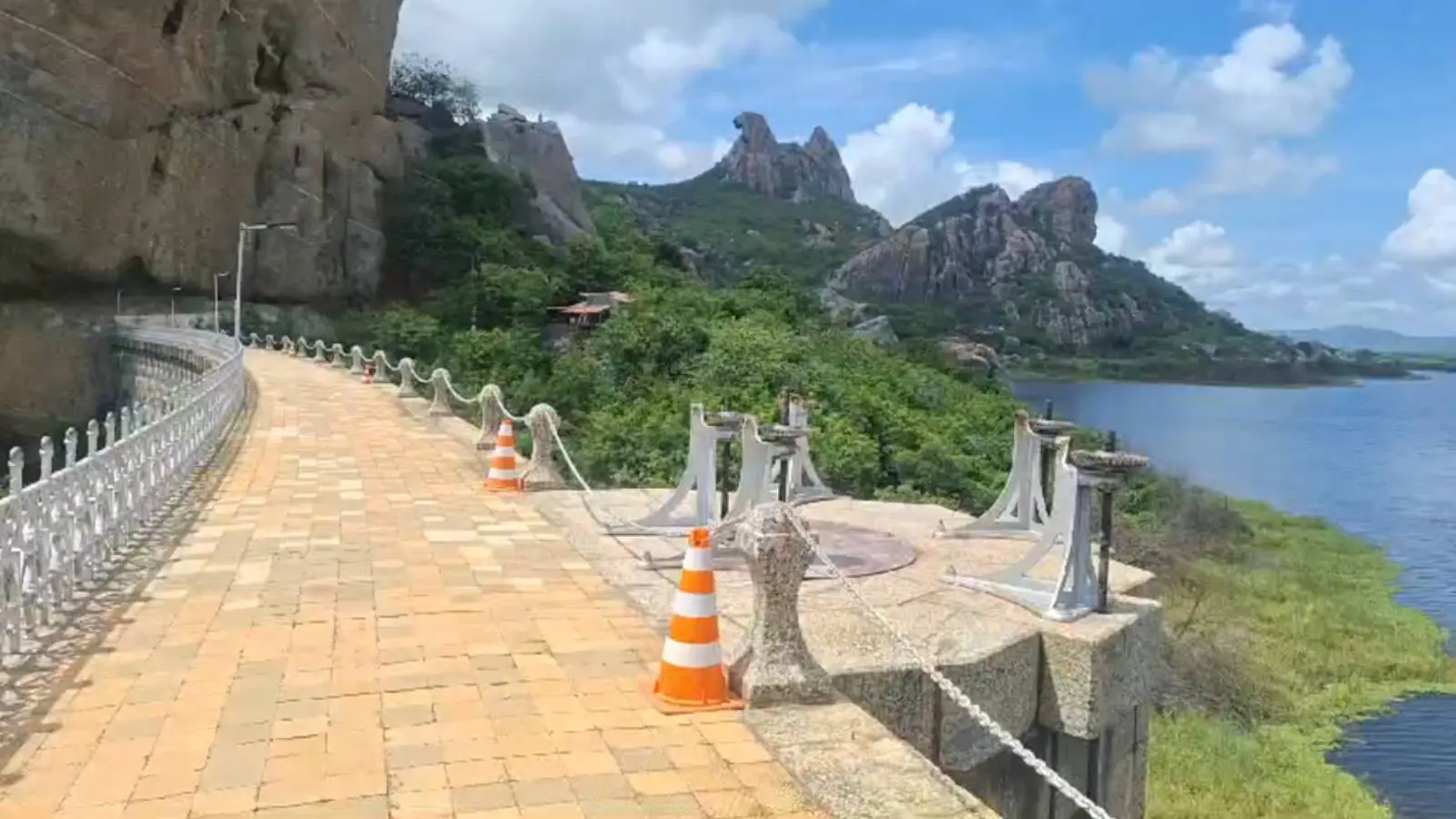 Trecho do açude Cedro é interditado em Quixadá após deslizamento