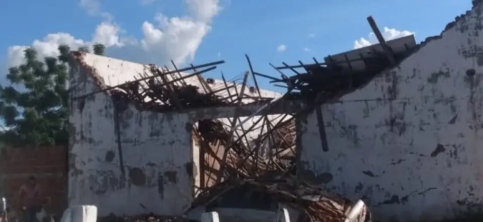Teto desaba na Paraíba