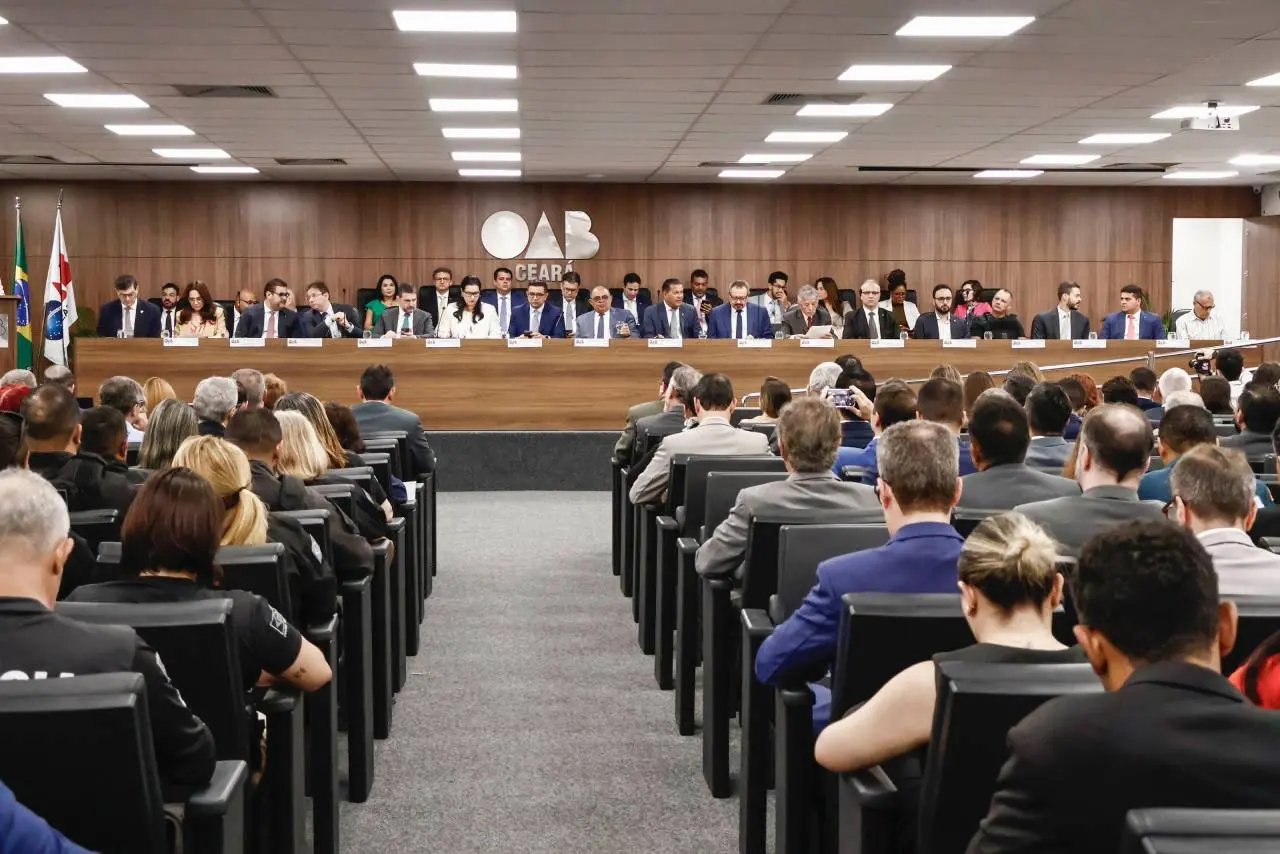 Teodoro Silva Santos na sede da OAB Ceará