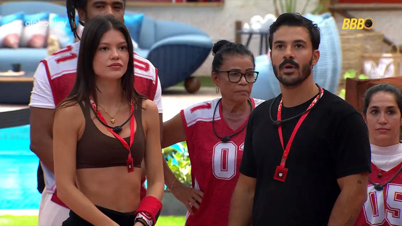 Vitória Strada e Mateus cumprem o castigo até a formação do paredão