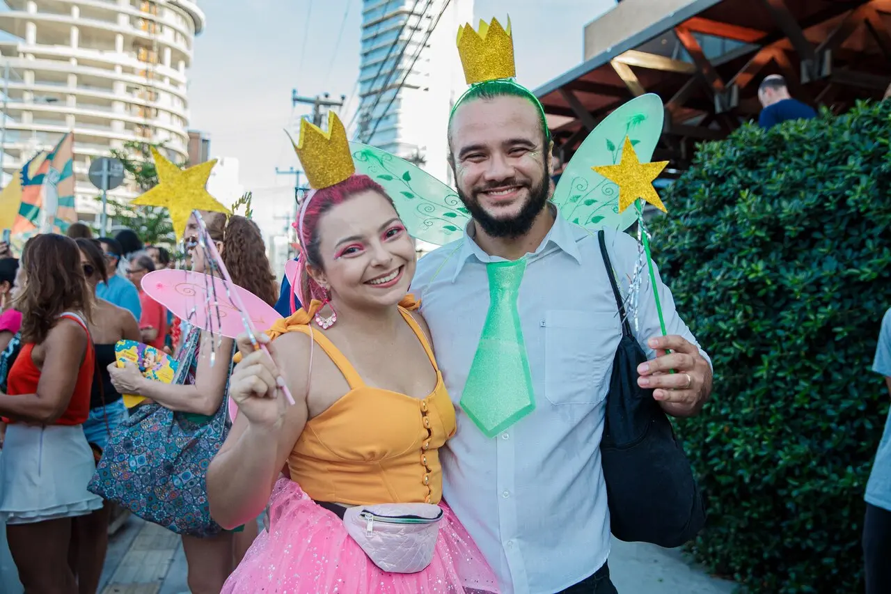 Fantasia de Cosmo e Wanda, dos Padrinhos Mágicos, faz sucesso no Carnaval