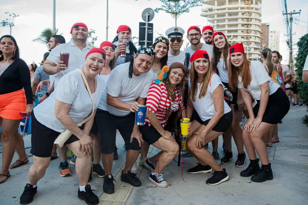 Grupo de amigos optou por fantasia coletiva de pirata
