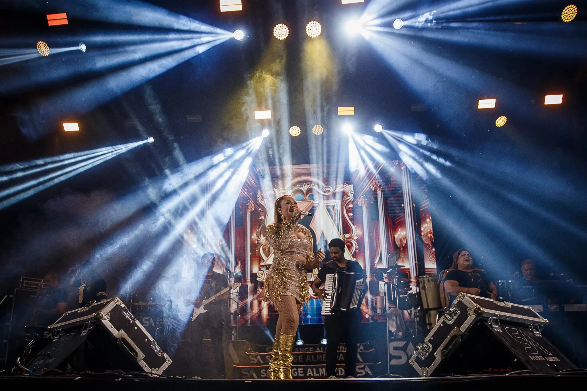 Solange Almeida iniciou o show de encerramento da noite por volta das 21h30