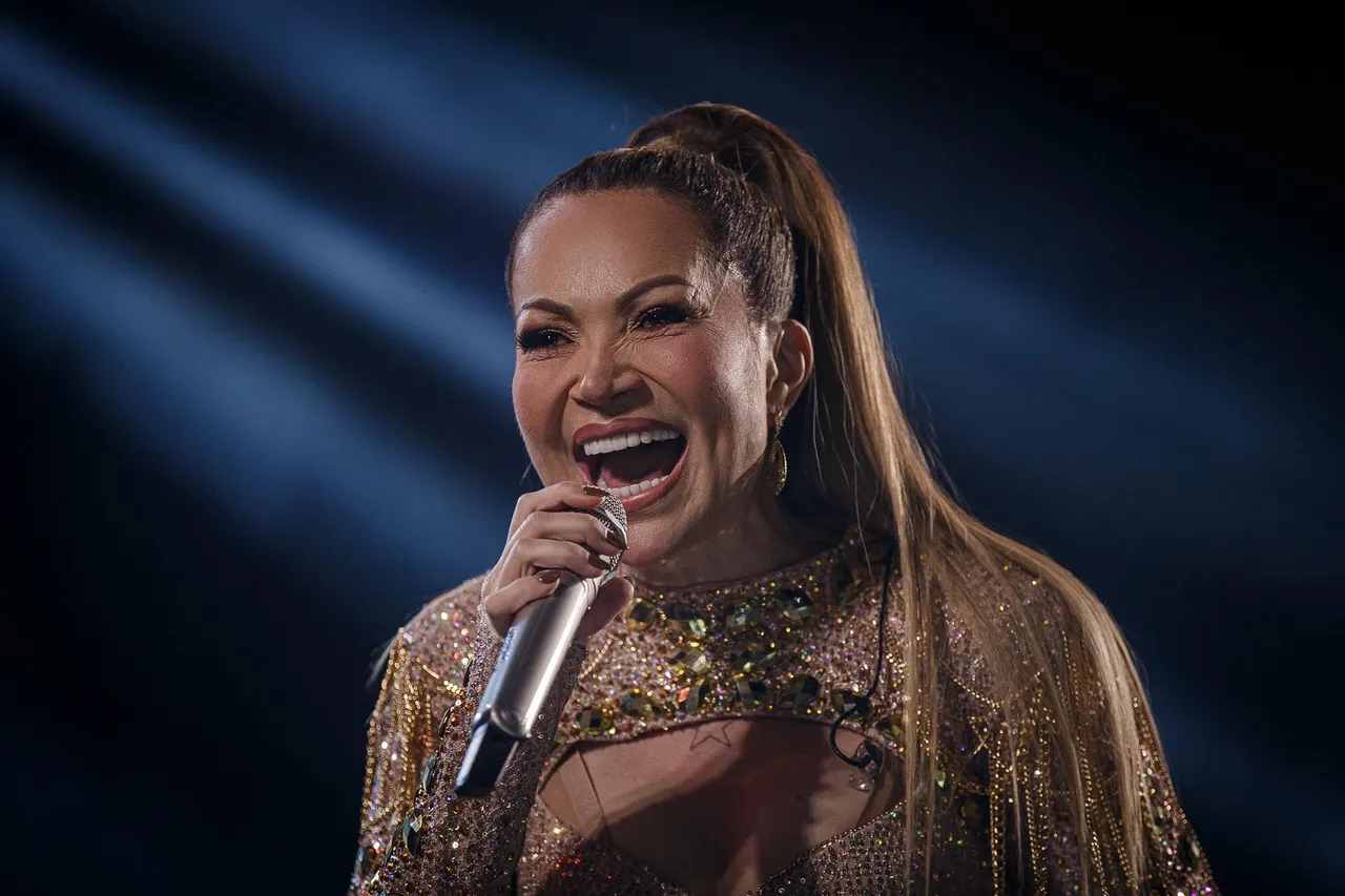 Solange Almeida iniciou o show de encerramento da noite por volta das 21h30