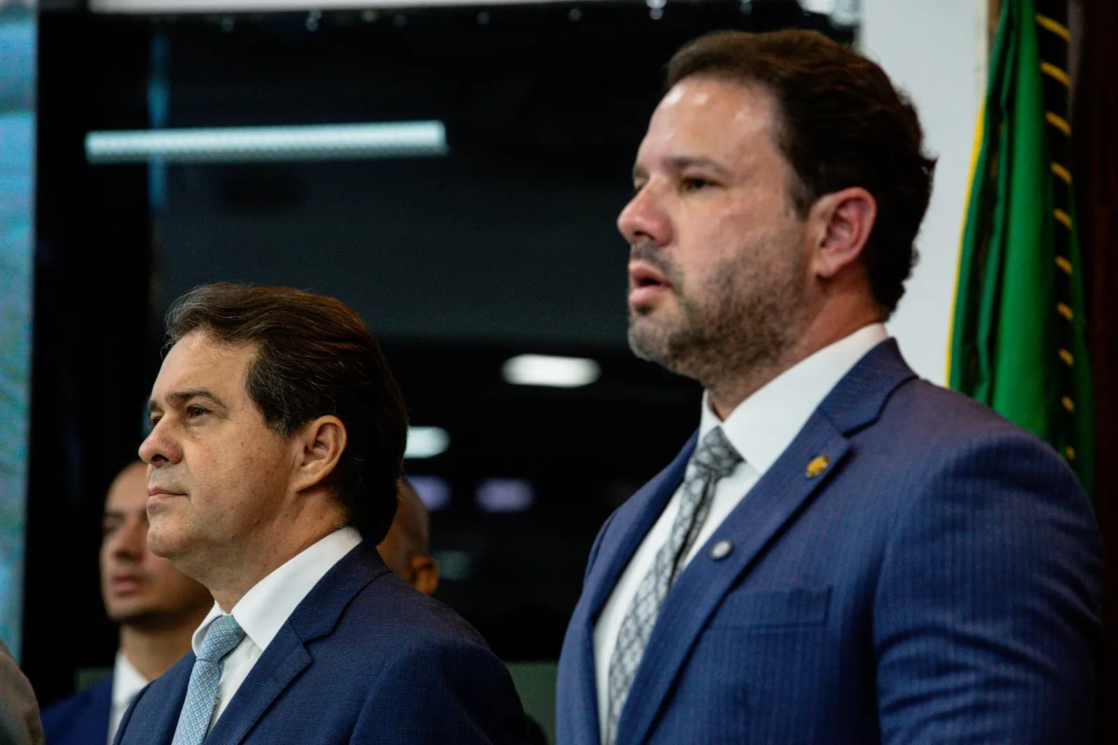 Evandro Leitão, prefeito de Fortaleza, participa de primeira sessão ordinária de 2025 da Câmara Municipal de Fortaleza ao lado de Léo Couto, novo presidente da Casa