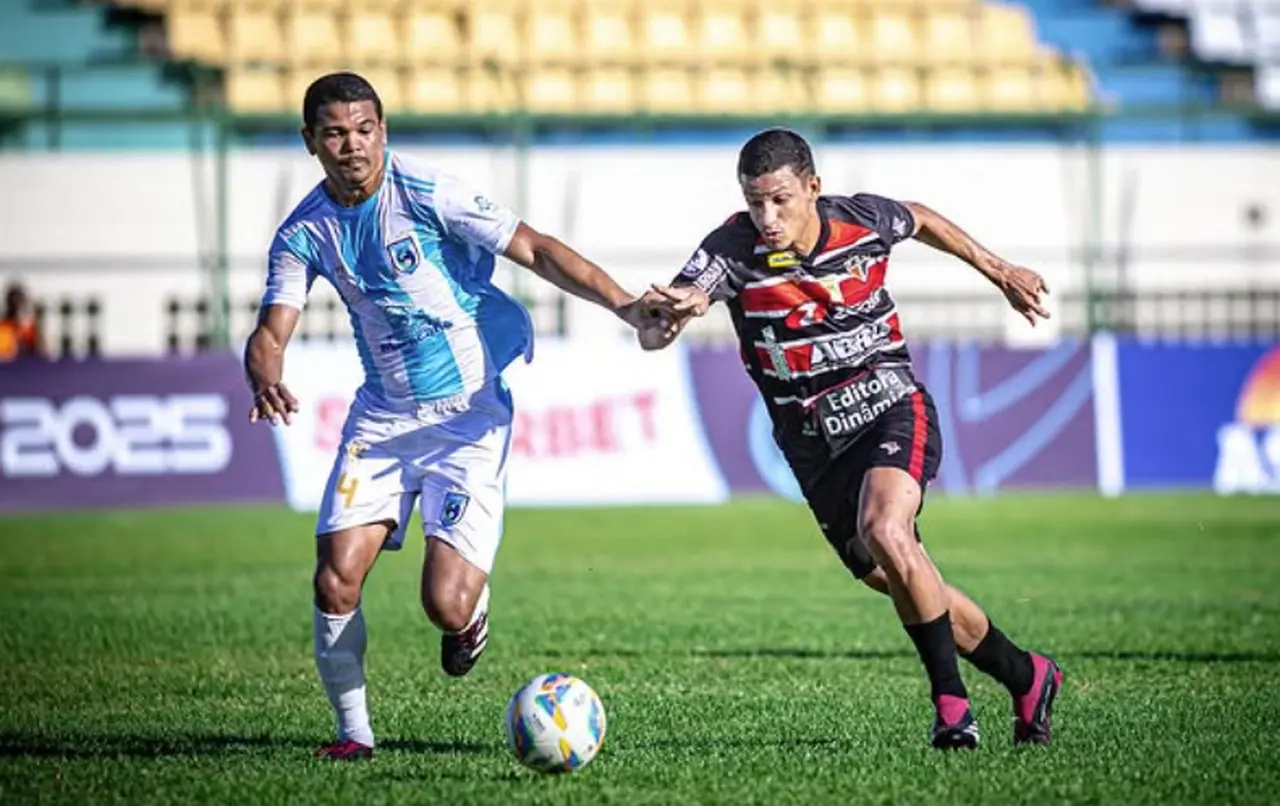 imagem mostra jogadores em campo para campeonato da Copa do Brasil