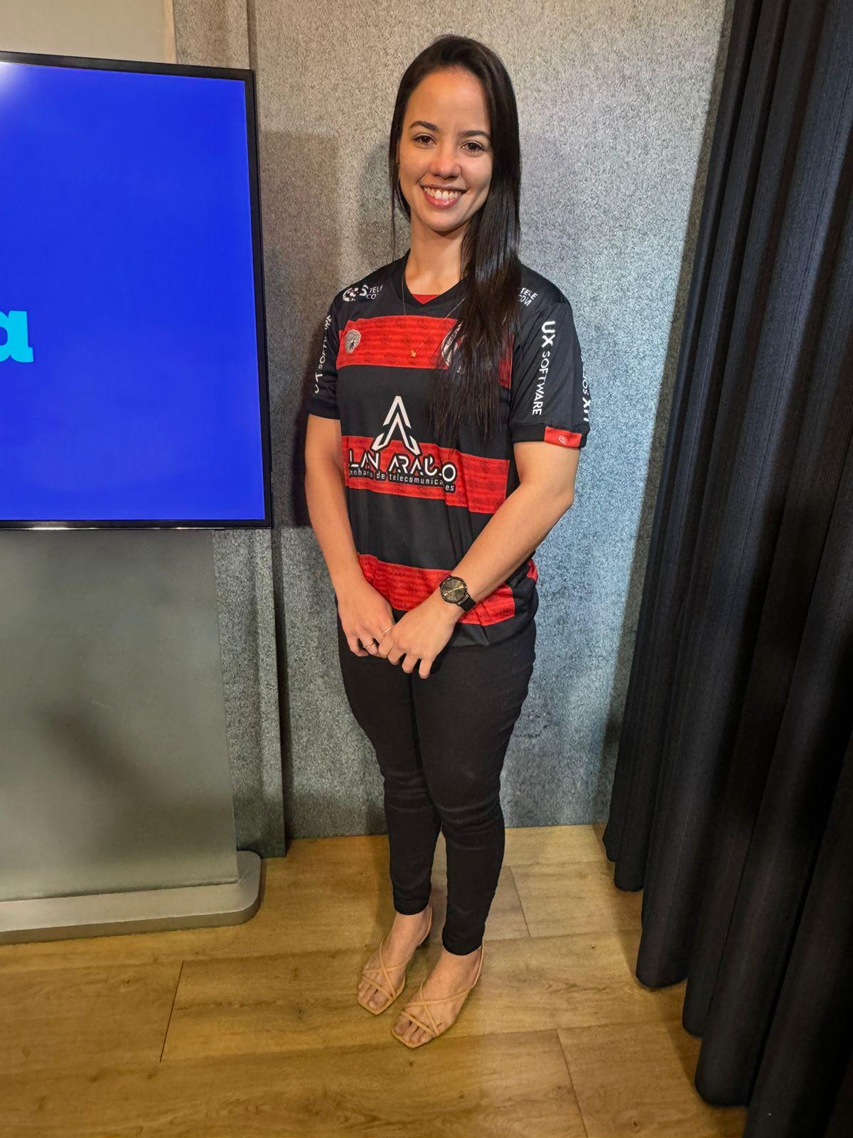 Foto de Andrine Lopes no podcast 