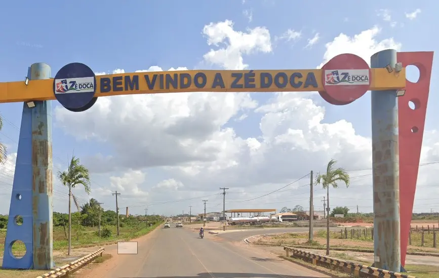 Letreiro entrada de Zé Doca
