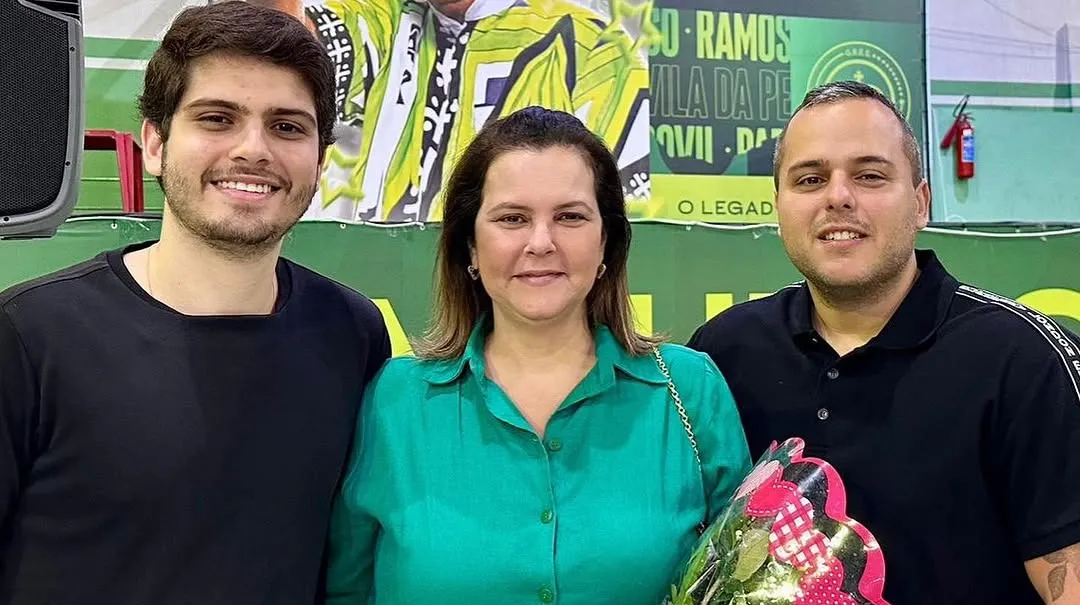 Vinícius Drumond ao lado da irmã, a presidente da Imperatriz Cátia Drumond e do sobrinho, o Diretor Executivo e Presidente do Conselho Deliberativo da Imperatriz João Felipe Drumond