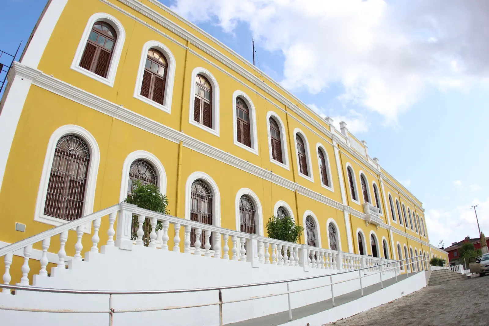 Fachada da Universidade Estadual do Vale do Acaraú (UVA), em Sobral. Vestibular UVA 2025.1 divulga listas de candidatos classificados e classificáveis; veja como conferir