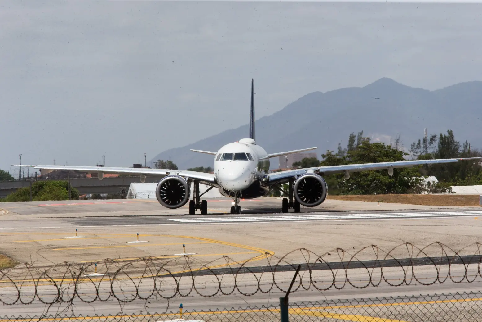 Avião pousa no aeroporto de Fortaleza