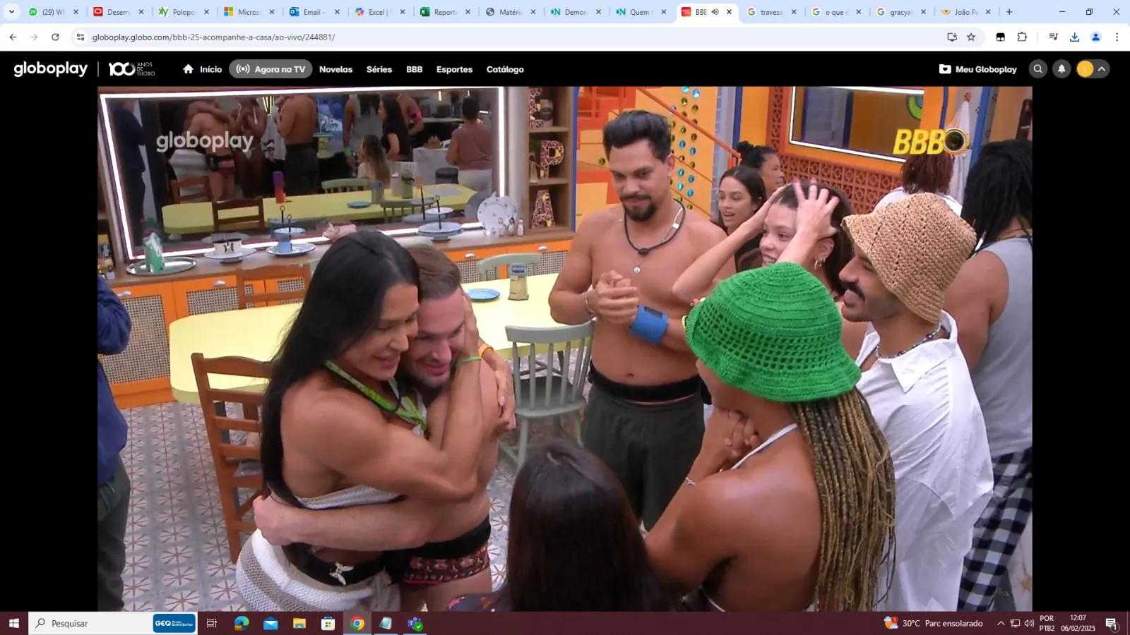 Gracyanne é recebida pelos brothers e sisters após todos irem para o 