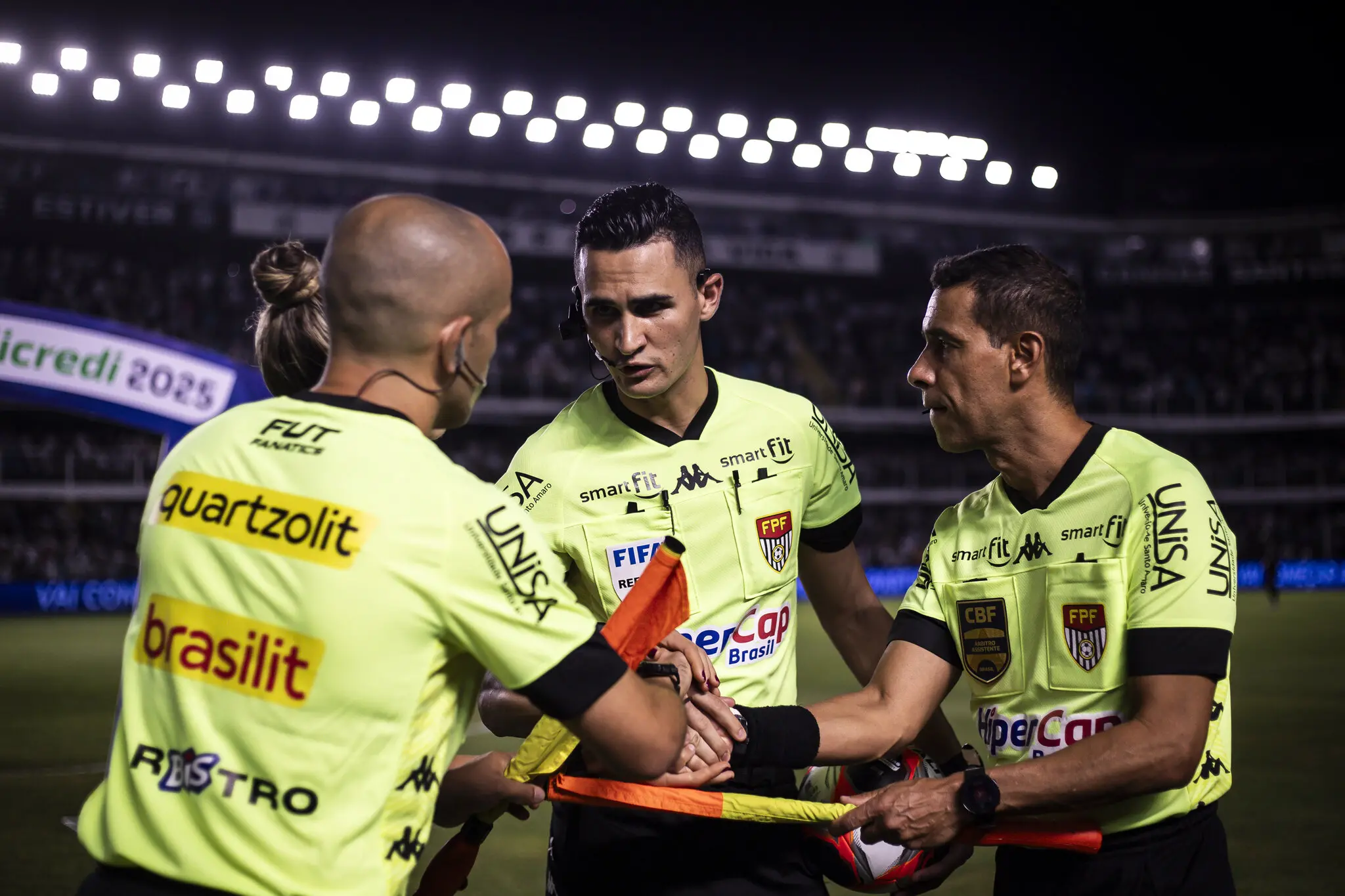 Foto de Matheus Candançan em jogo do Santos no Paulistão 2025