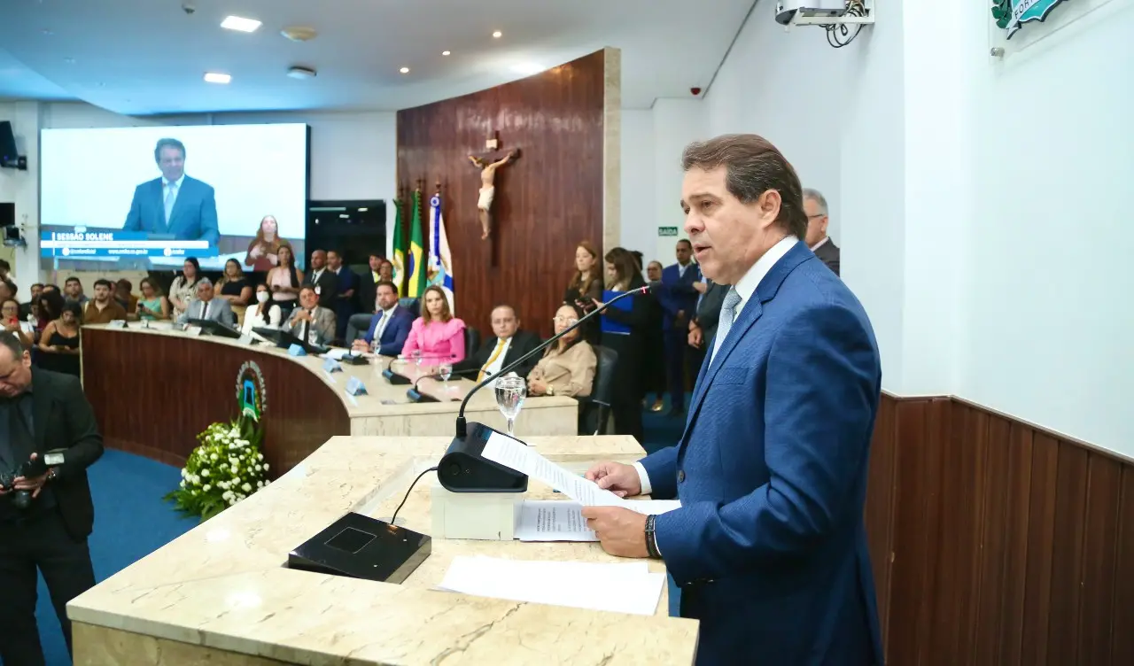 Evandro apresentou a mensagem governamental à Câmara de Fortaleza