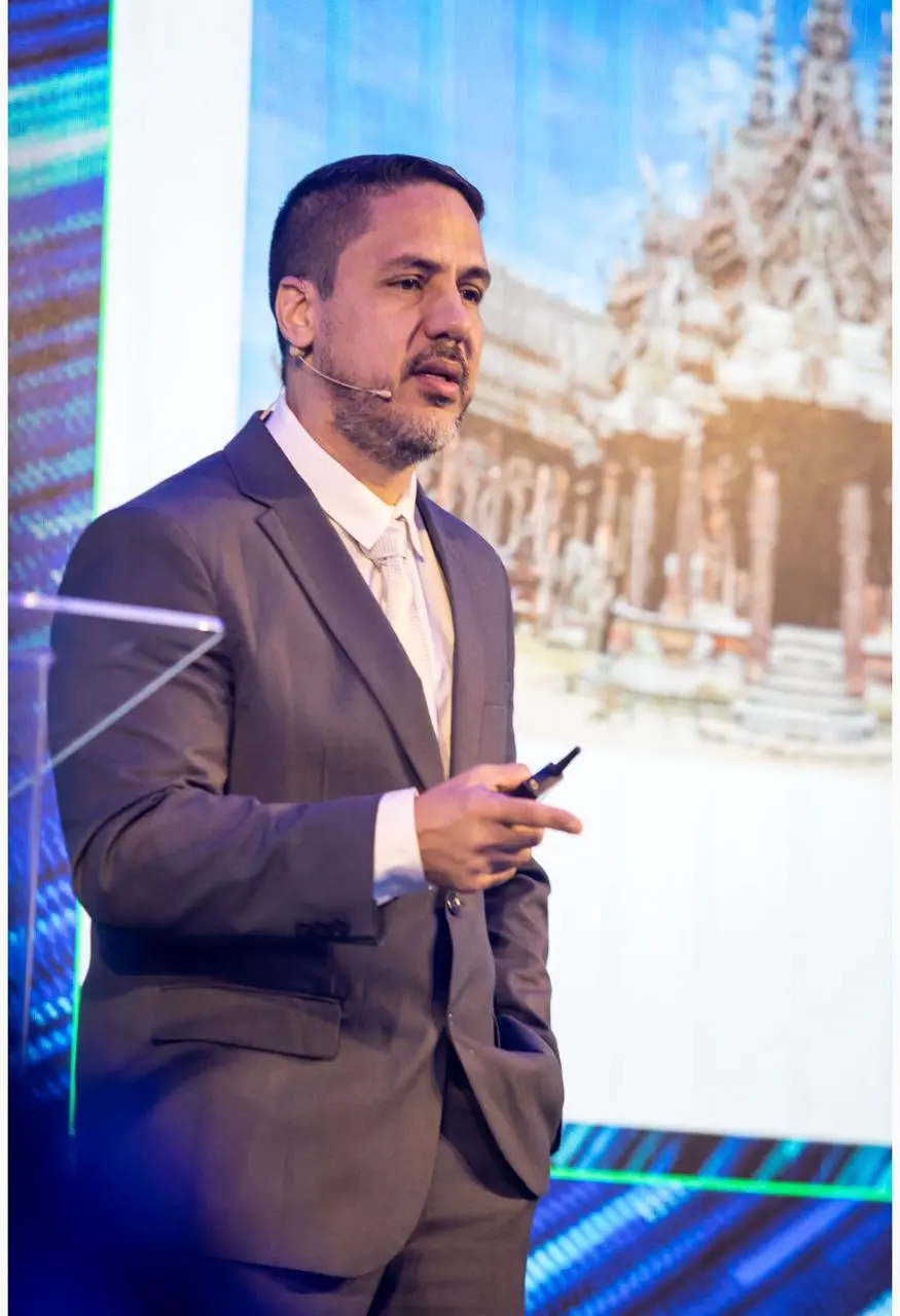 Neurologista infantil especializado em neurogenética. Professor na Faculdade de Medicina da Universidade Federal do Ceará (UFC) e no curso de medicina da Universidade Estadual do Ceará (UECE)