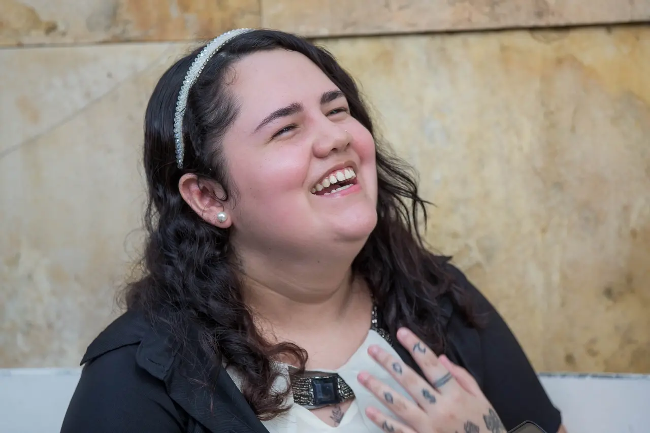 Nathália sonha em se tornar cantora e usa os encontros para cuidar da saúde mental