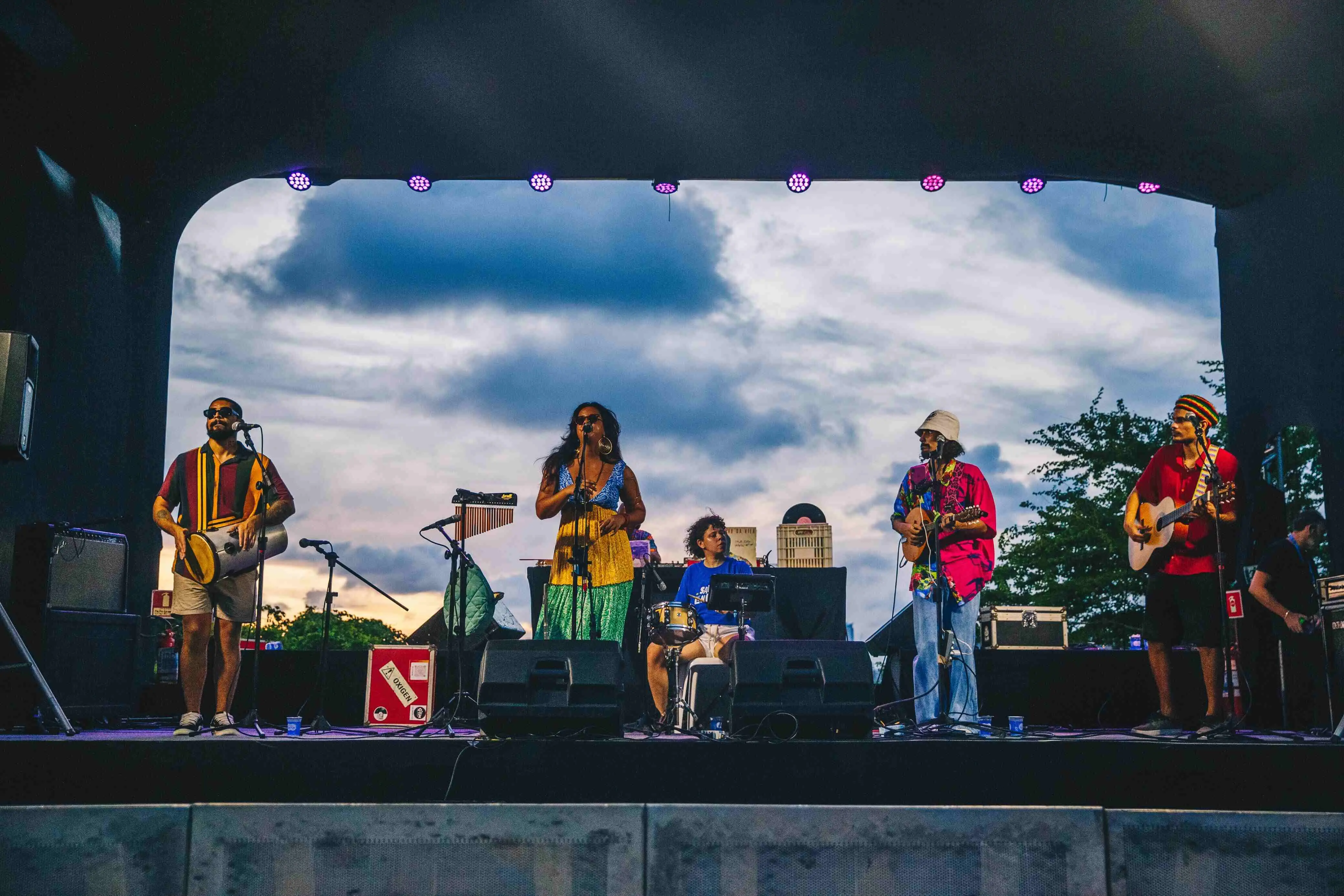 Banda Semente Brasileira se apresentou no palco do Pré-Carnaval no Morro Santa Terezinha
