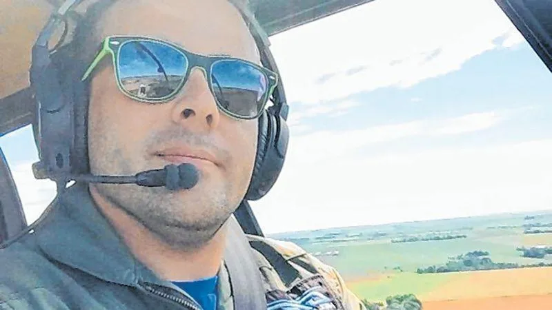 Felipe disse ter sido ameaçado de morte, caso não continuasse pilotando para a facção paulista. Na versão dele, foi sequestrado semanas antes do duplo homicídio da cúpula do grupo criminoso.