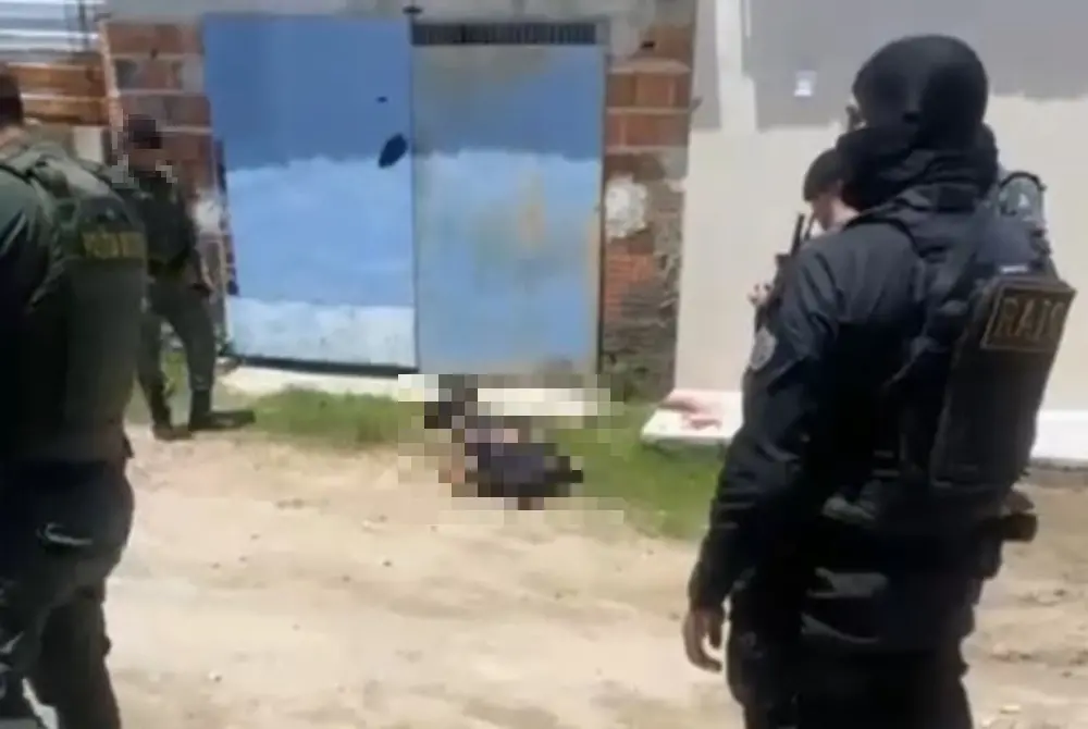 Confronto entre facções criminosas deixou três mortos, na comunidade da Rosalina, bairro Parque Dois Irmãos, em Fortaleza, na última segunda-feira (10)