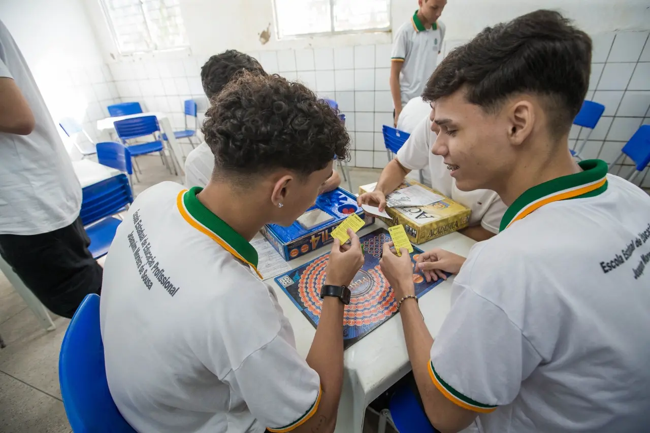 Jogos de tabuleiro são alternativa para hora do recreio