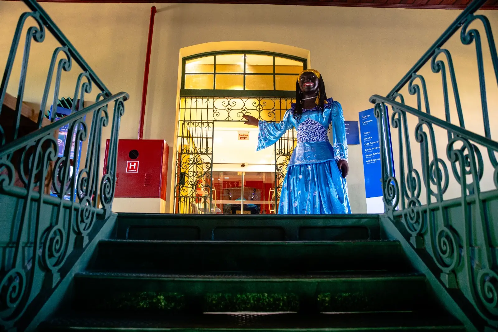 Boneca feita pelo artista Silvio Botelho abre a exposição