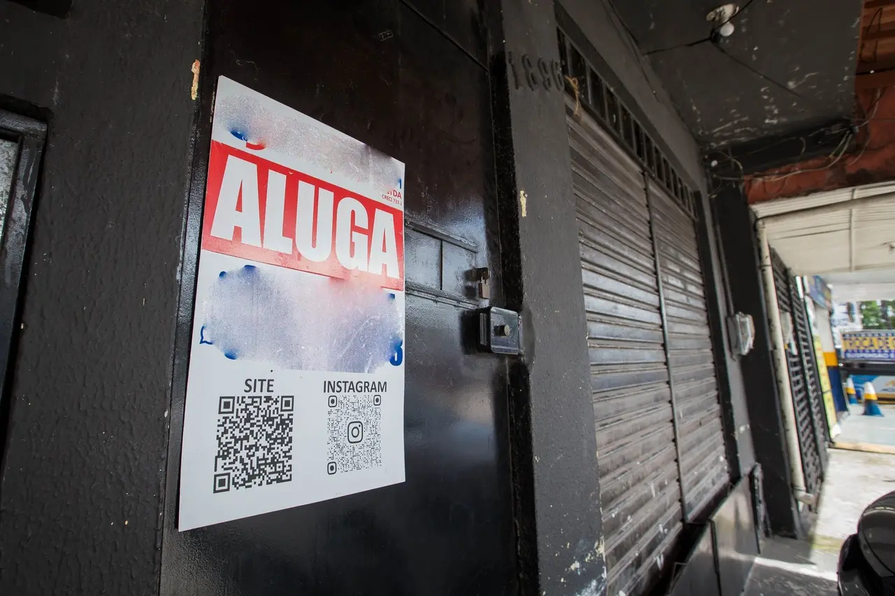 Prédio placa de aluguel